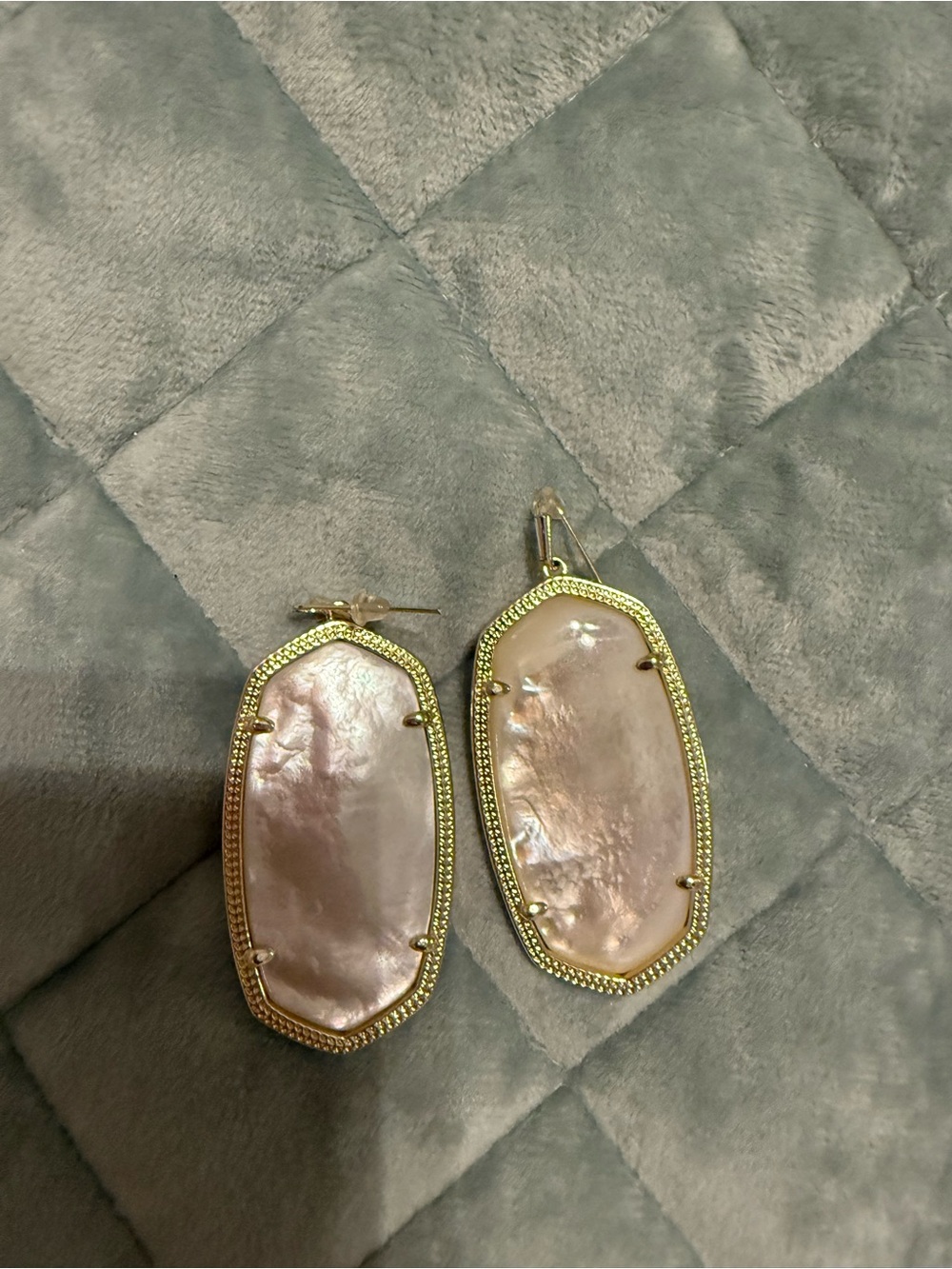Kendra Scott Pink Mother-of-Pearl Gold-Trim Drop Earrings